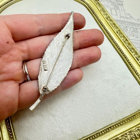 Vintage Gold Tone Leaf Brooch Pin Signed BSK - Picture 4 of 5